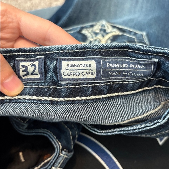 Miss Me Signature Dark Blue Cropped Jeans with Embroidery Cuffed Capri - Picture 4 of 6